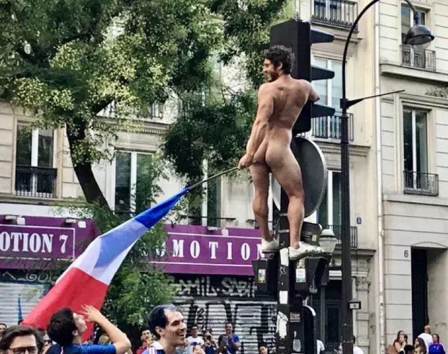 Bringing a little levity to the garbage fire of the french election