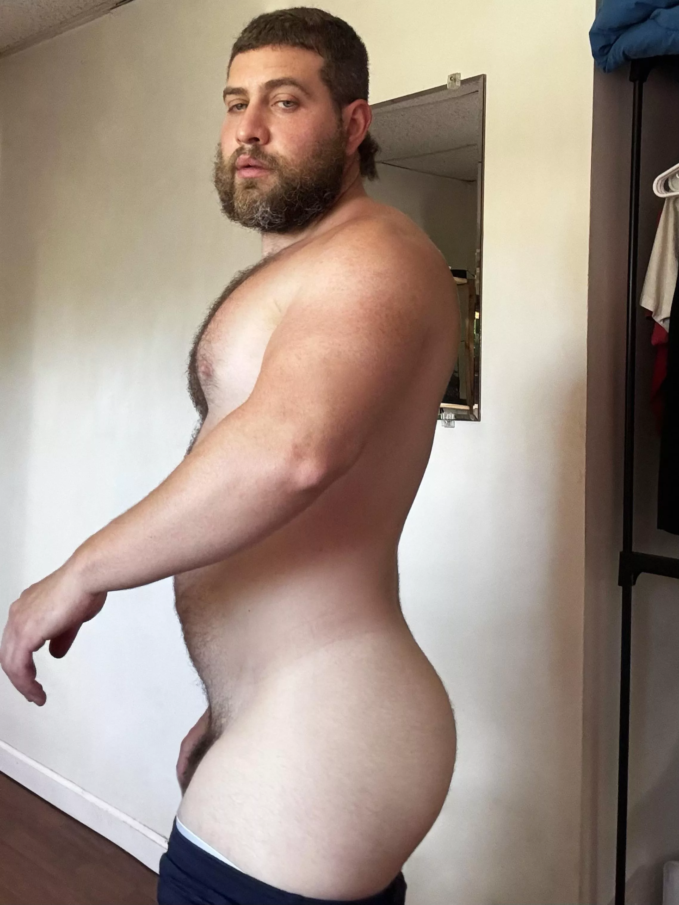 Did a personal record on the V squat today. Very excited