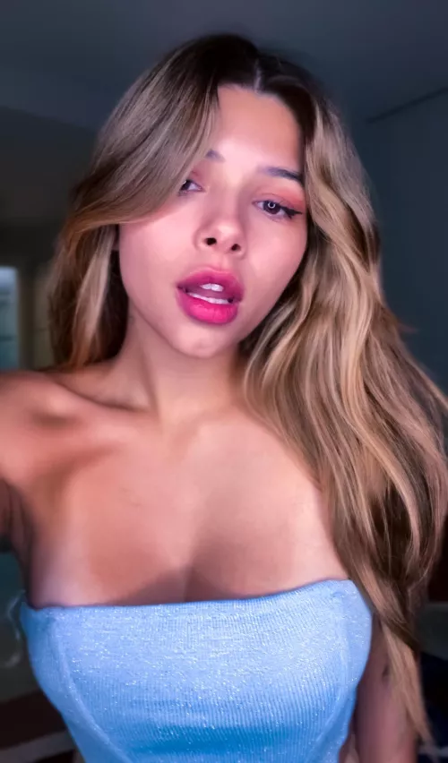 Do men really prefer tanlines?