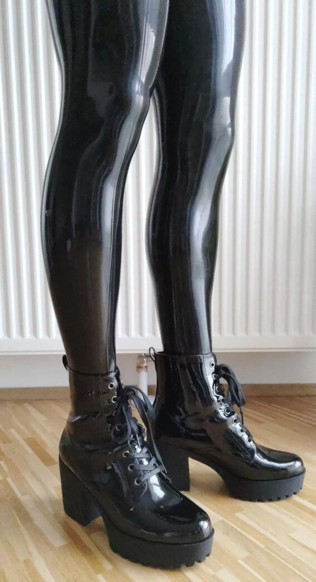 Shiny high heel boots [M] 