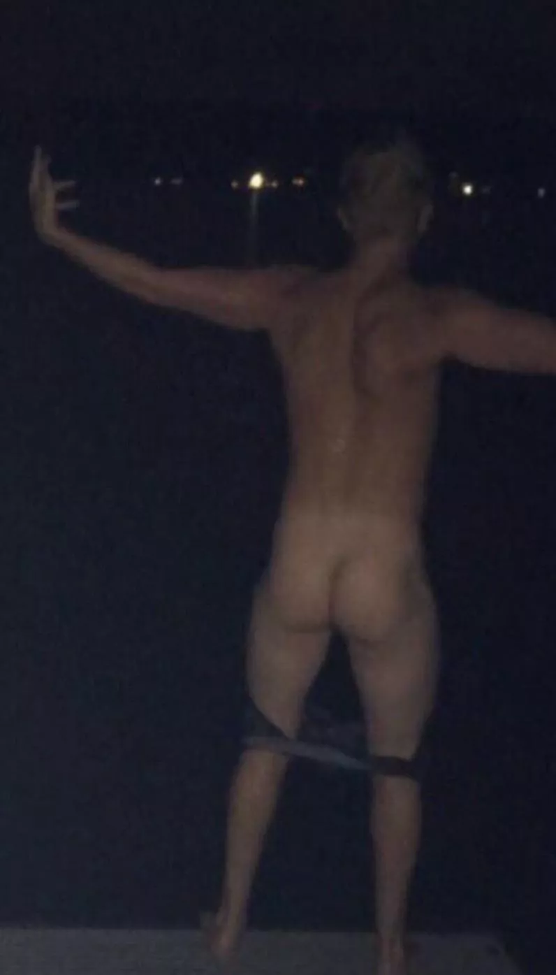 Who wants to go skinny dipping with me?