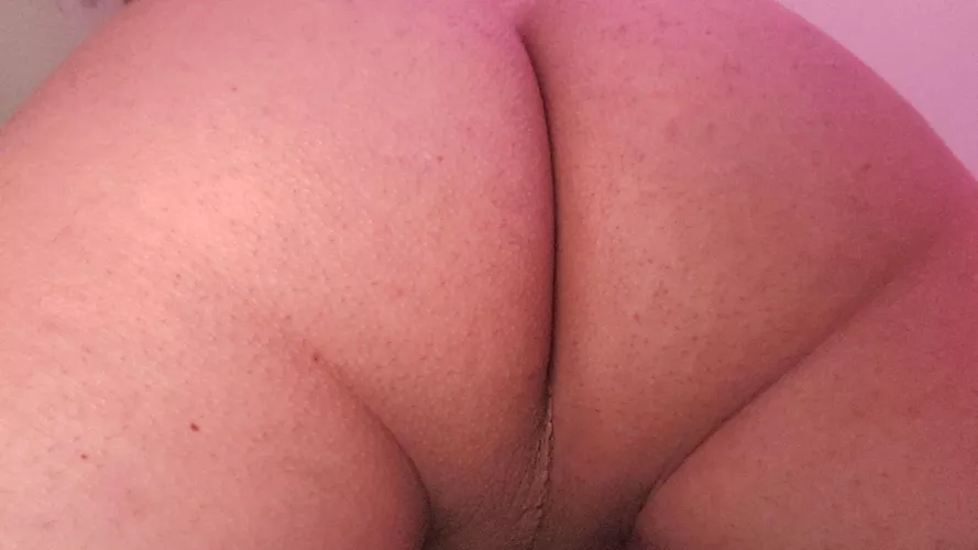 Whos gonna come lay with me?