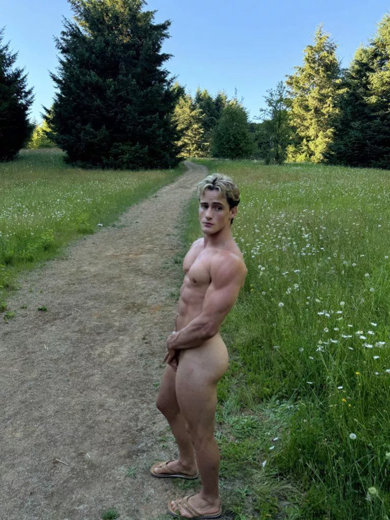 Would you pick up this naked hitchhiker😉