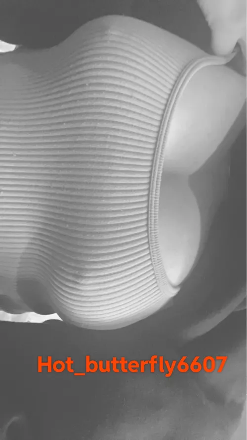 You’ll soon come to learn that I never wear a bra 😈