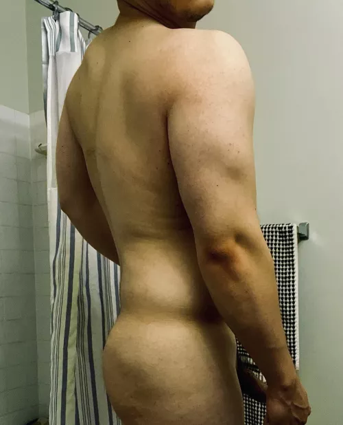 [27] Farmer bro looking for more holes to file with my droopy seed 💧