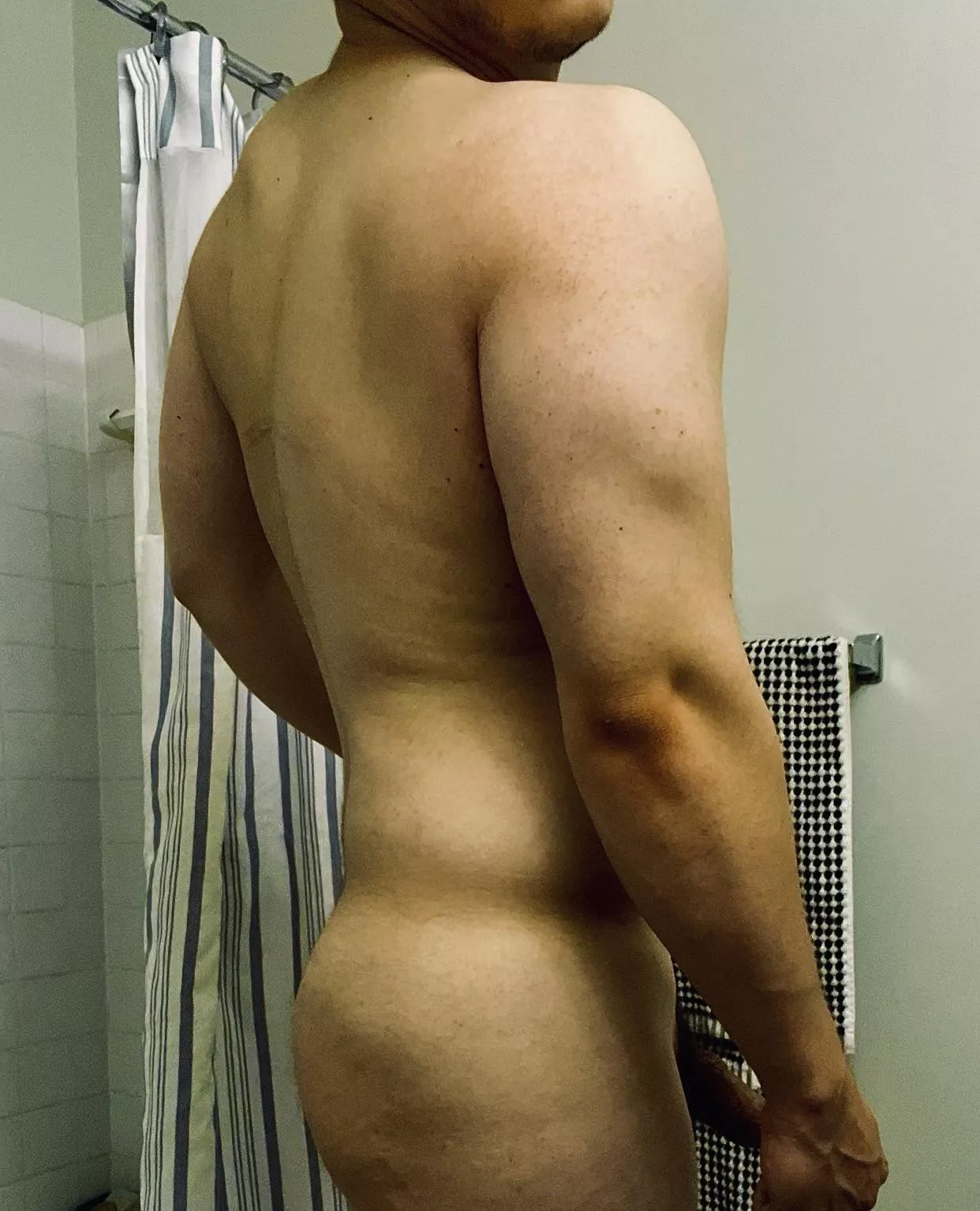 [27] Farmer bro looking for more holes to file with my droopy seed 💧