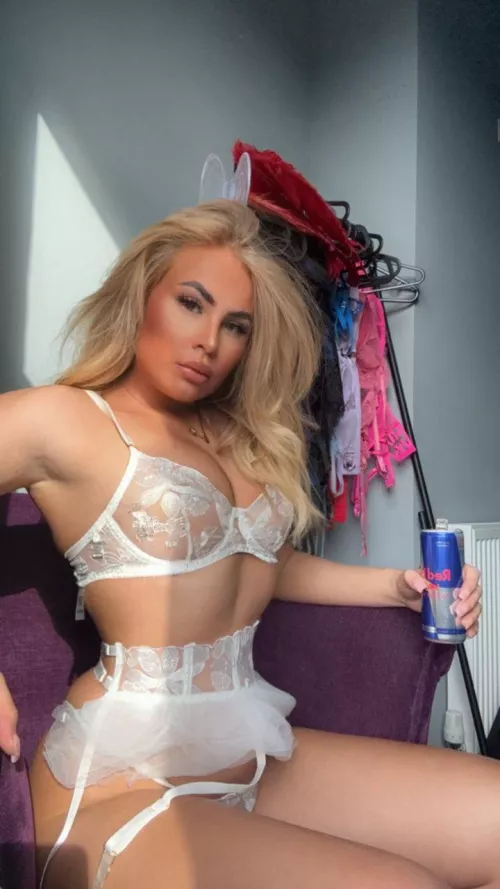 Anyone into younger blondes with perky tits F24
