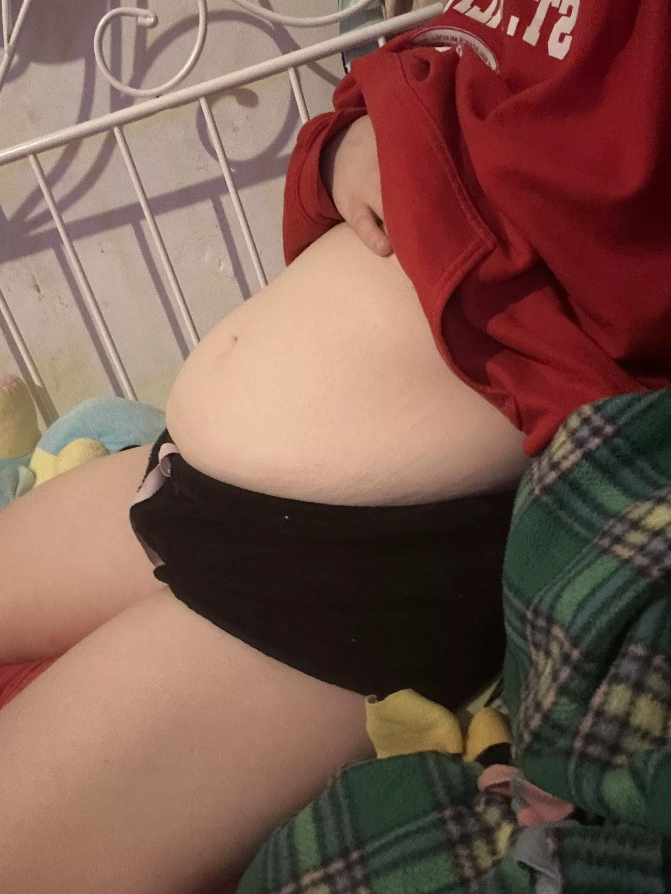 feeling bloated, but i still wanna eat more!!!