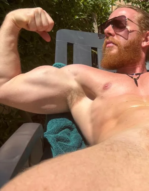 Get your nose wedged into this gingers pit!