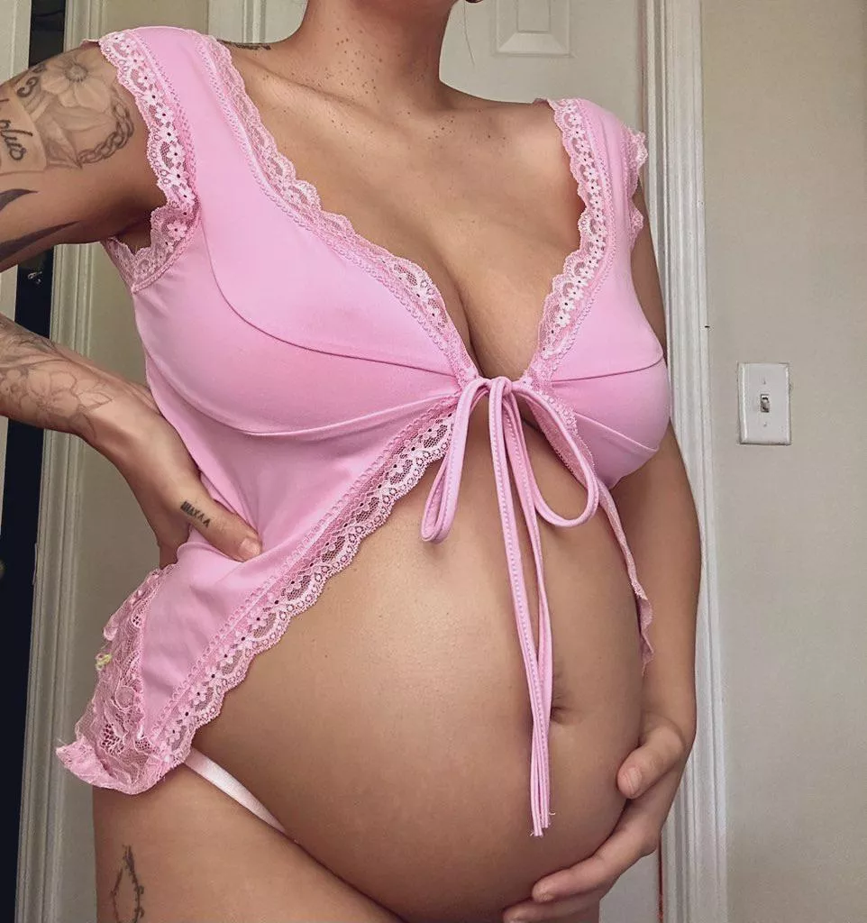 Officially half way done with my pregnancy 🤰🏽✨