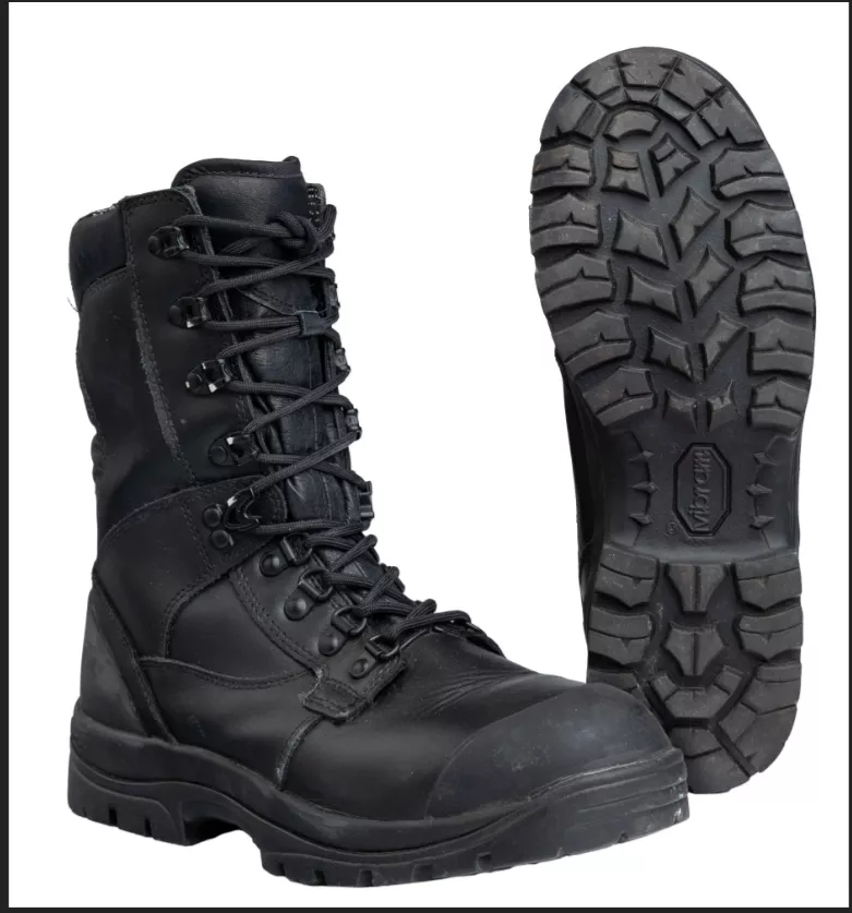 Since I'm looking for a pair of boots that could face both cold, snowy and wet winters I saw these pair of boots on Varusteleka. Does anybody own this pair? What are your thoughts on it?