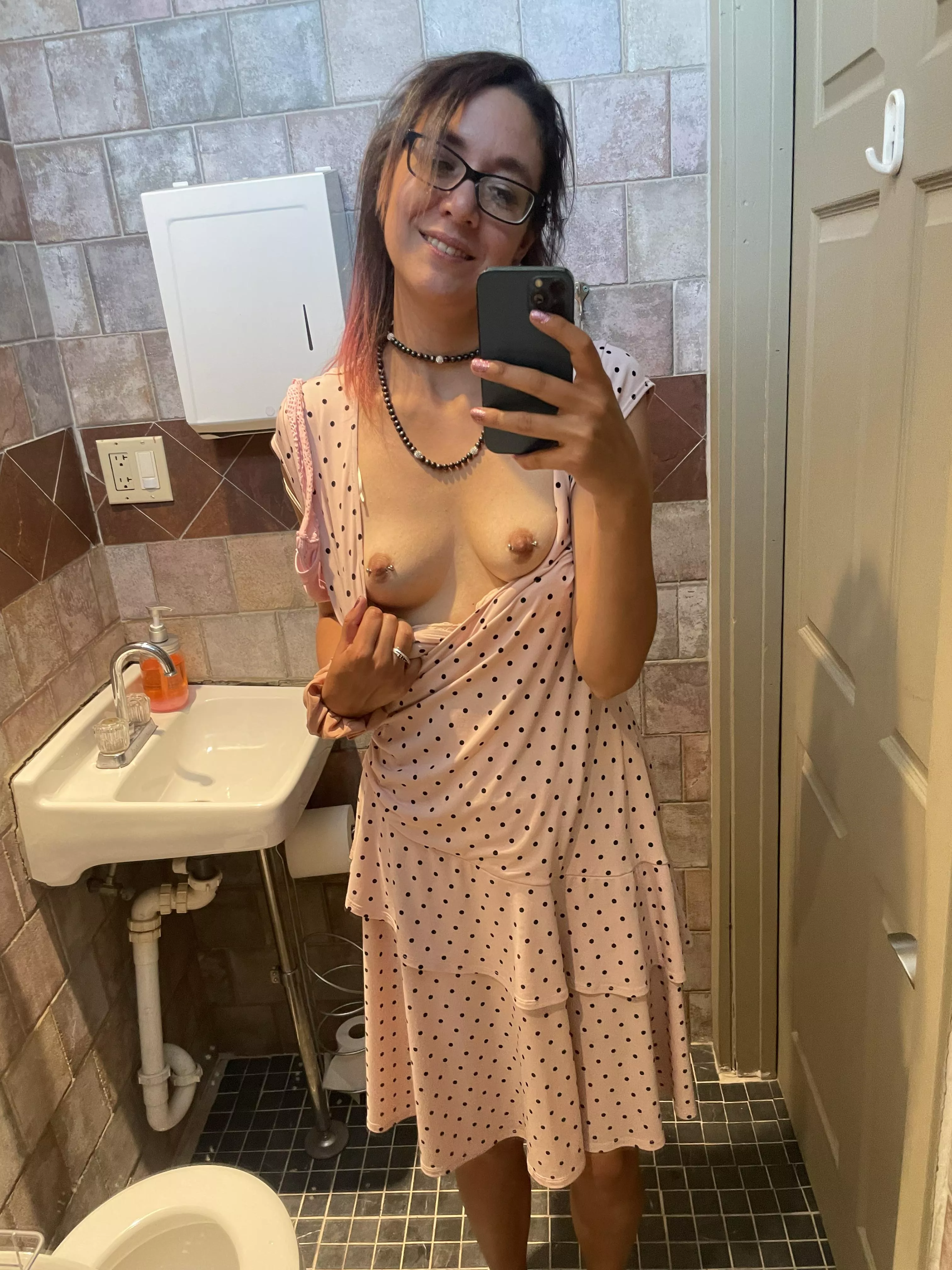 Sneaking a peek at a wedding reception 😘🦊