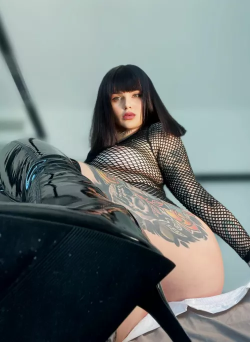 Use your tongue, I want to see my boots more shiny