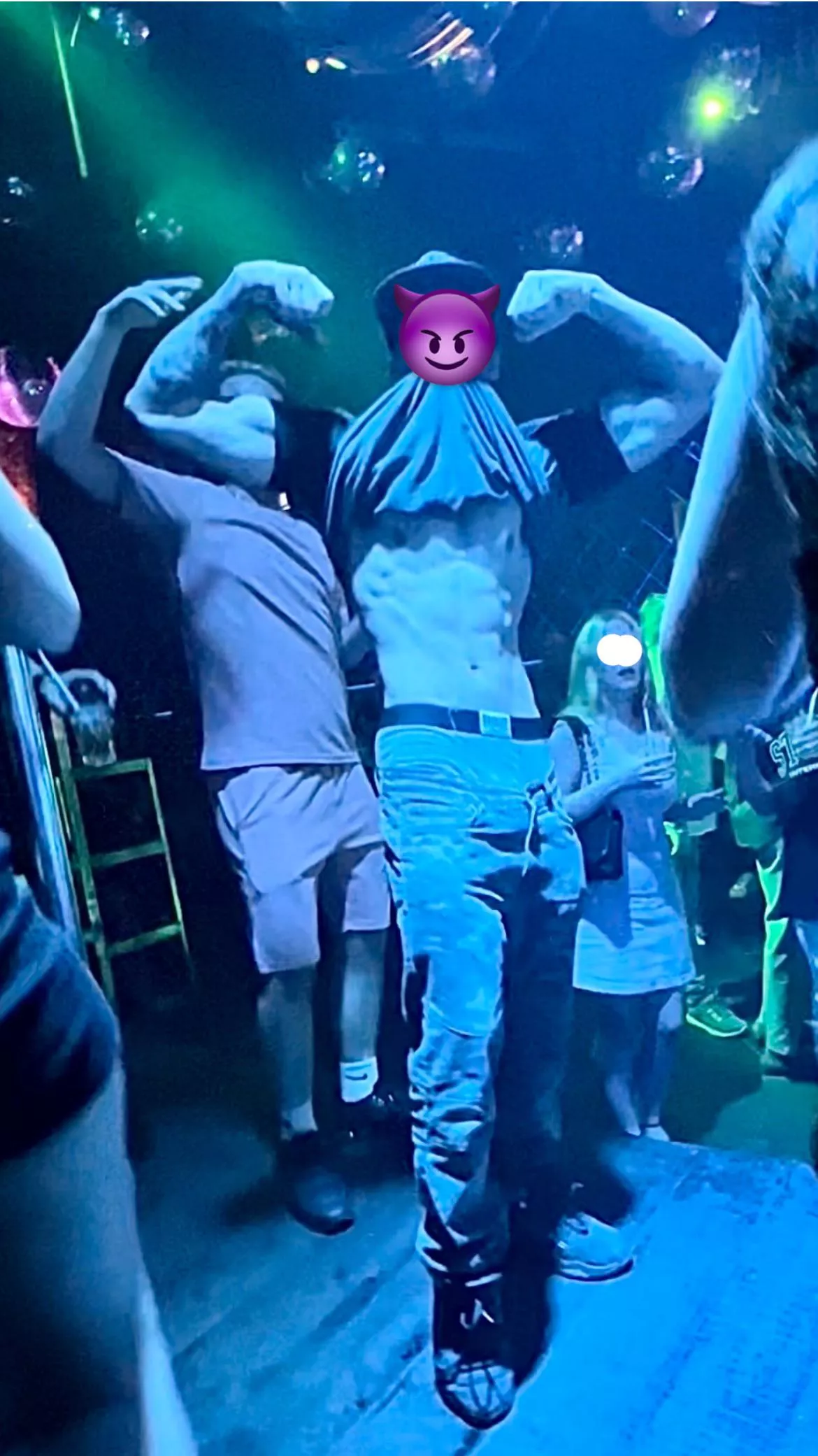 [23] Hitting the club in my work clothes 😈😈