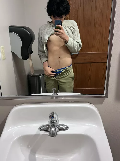 5’6 125lb sea 🌊 👋 