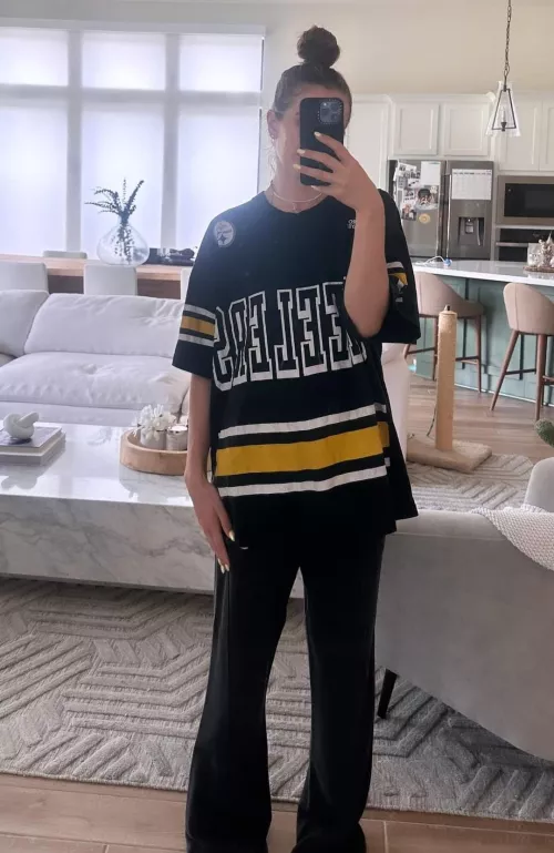 Browns fan wearing steelers gear 😅