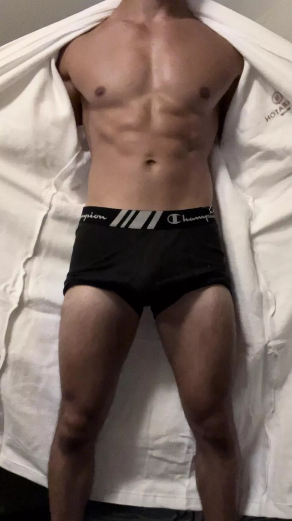 CUM hug me and feel my rock solid abs press against your skin 🥰😊