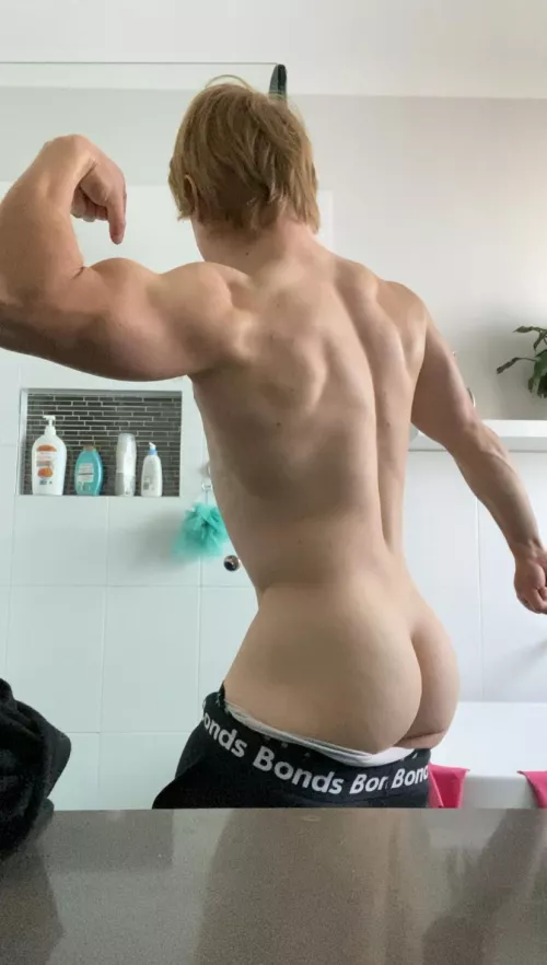 Do you like muscly asses? 👀