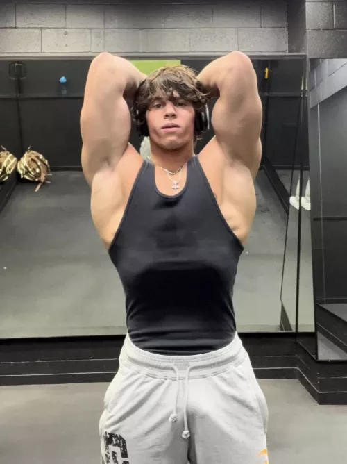 I’m sending my nude album to everyone who says ”hi”