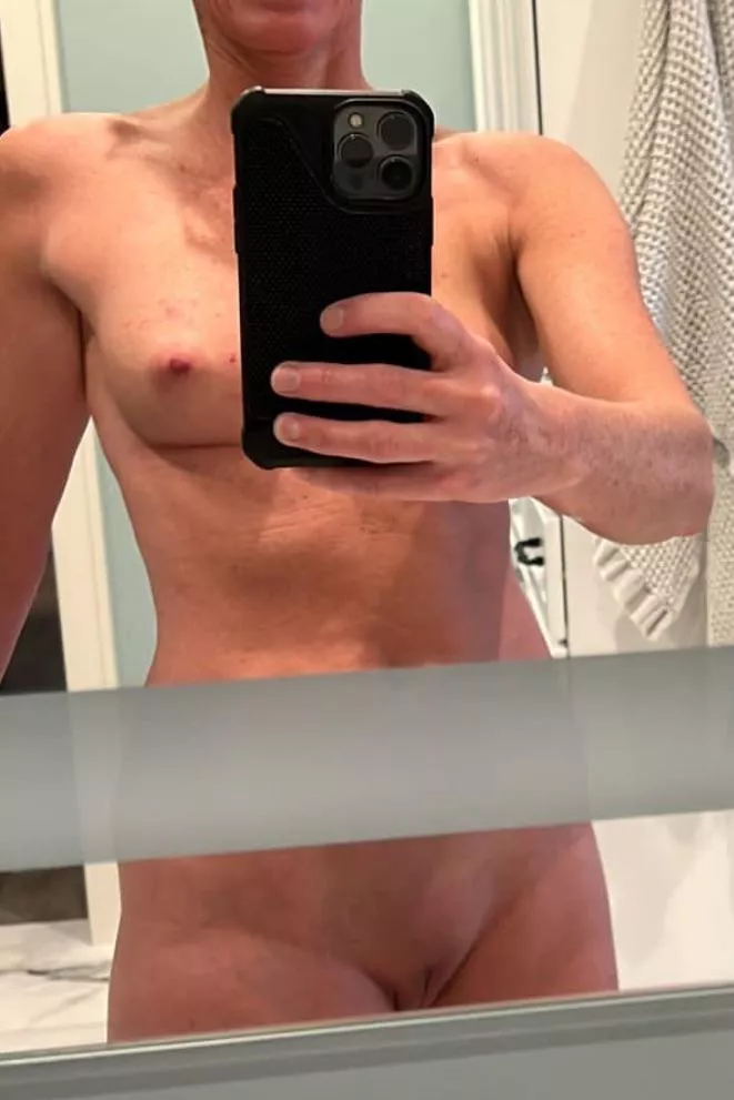 Late 40s mom next door