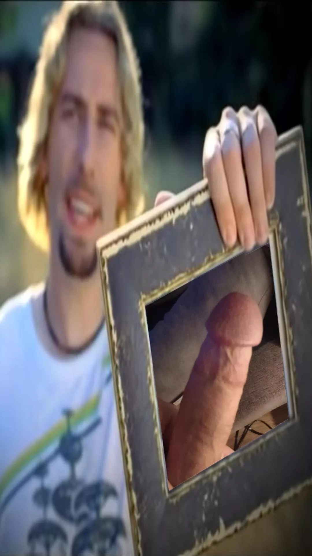 Look at this photograph 