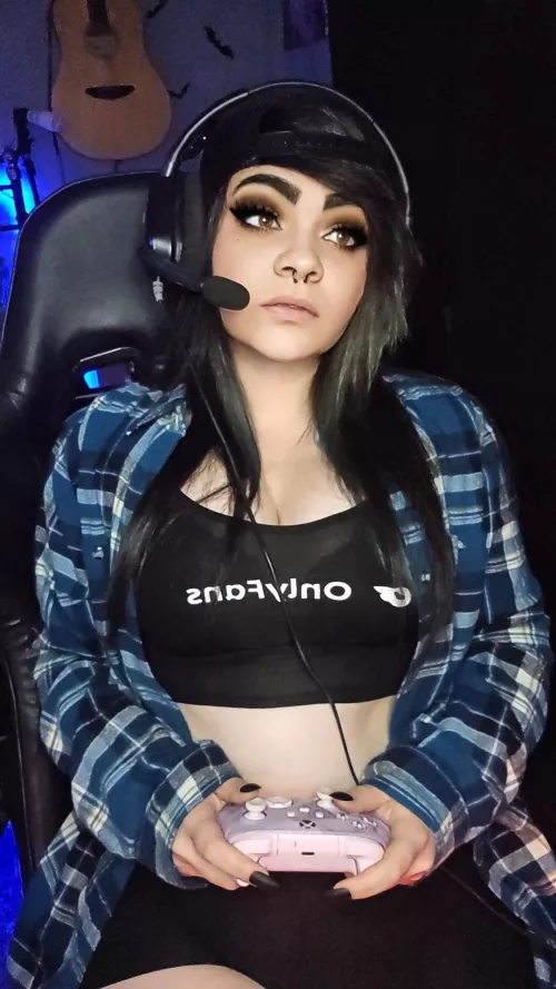 Looking for a gamer boi ;) [OC]