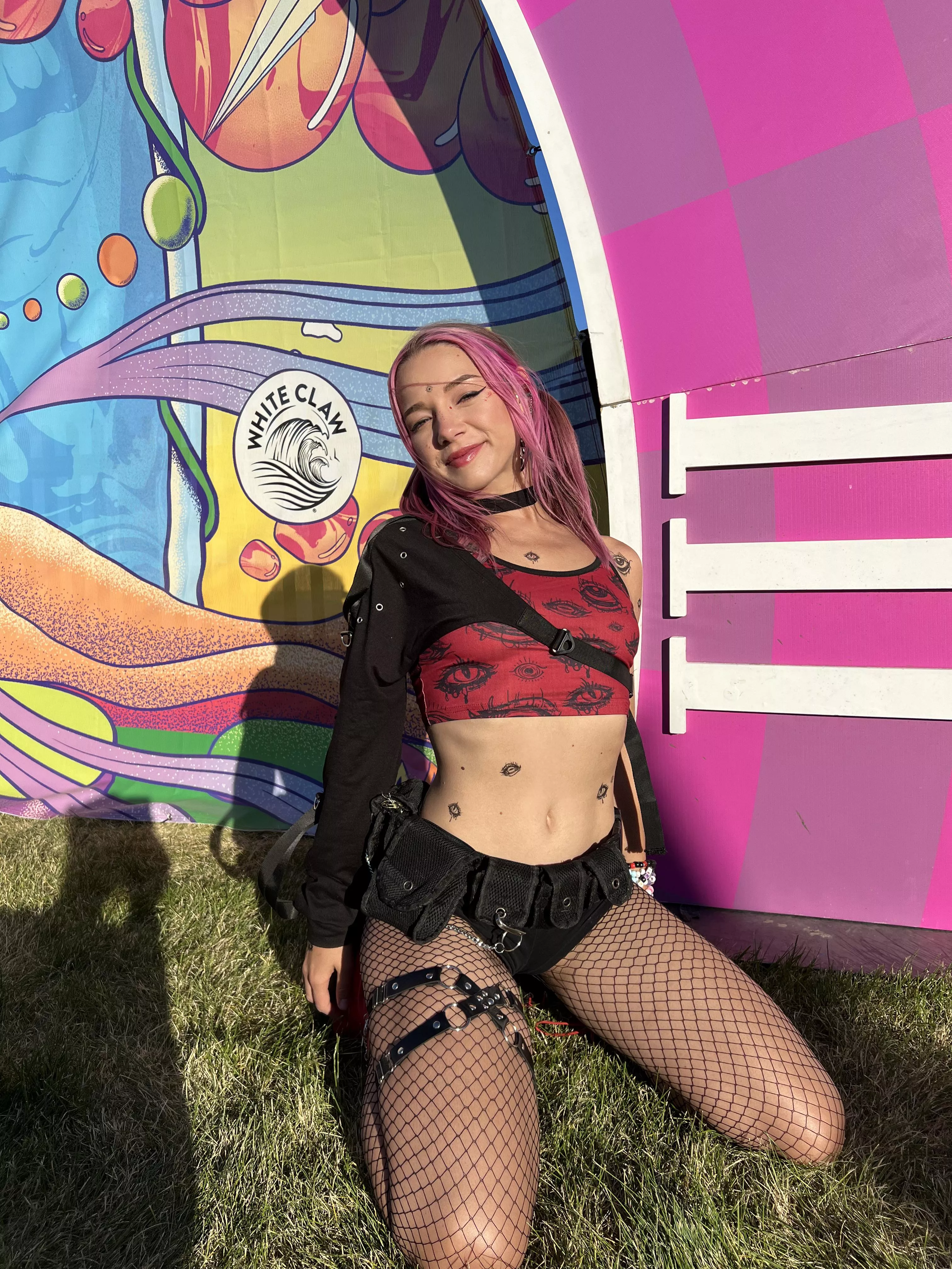 Raver and streamer babe