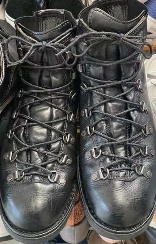 What color of shoelace would look good on my danner boots