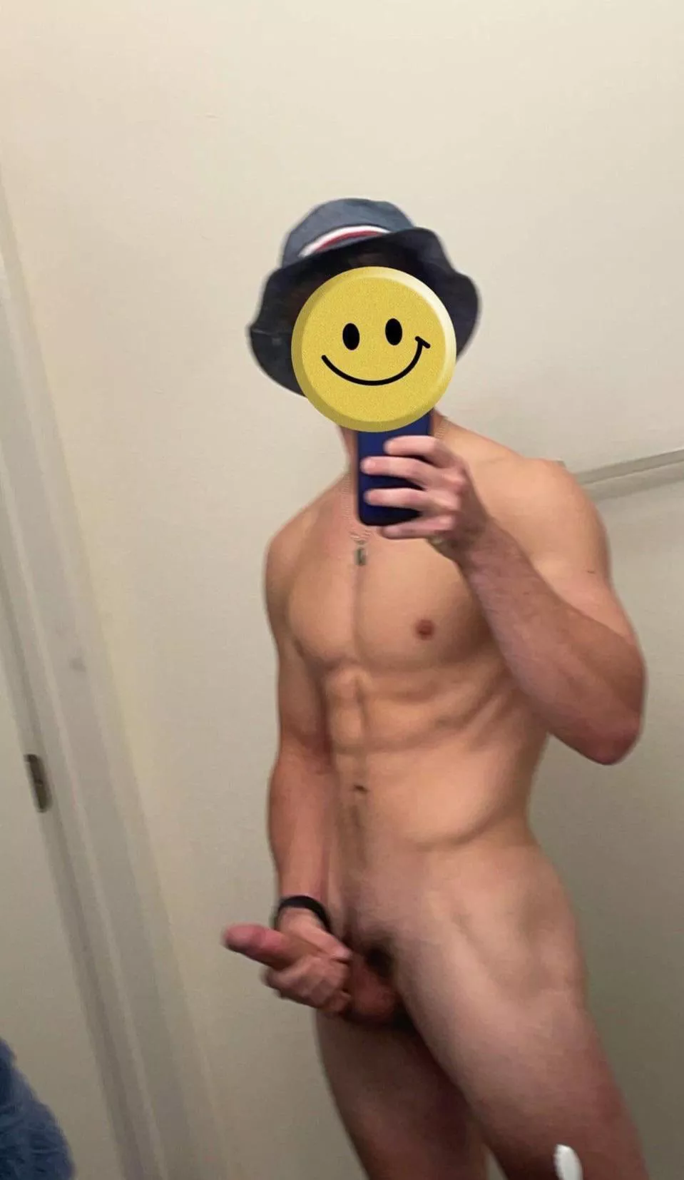 25 hung masc. looking for the same. Face is a must. Respond to 🟥🟪 snaps only. Snap: camer_135