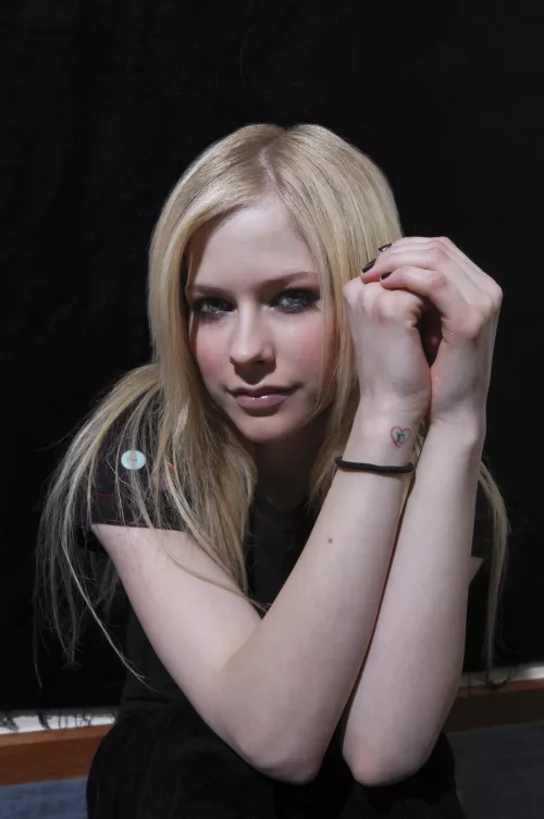 Avril Lavigne(around 2004 or 2005)