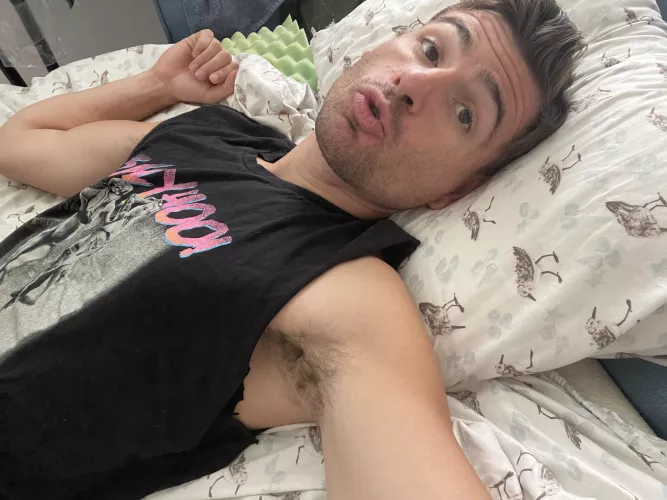 Be honest Did you zoom on my cousin’s armpit? 