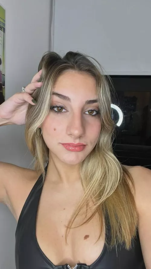 Grip my hips and make my tits shake 