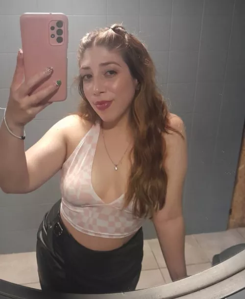 I love how this croptop looks on me 💕