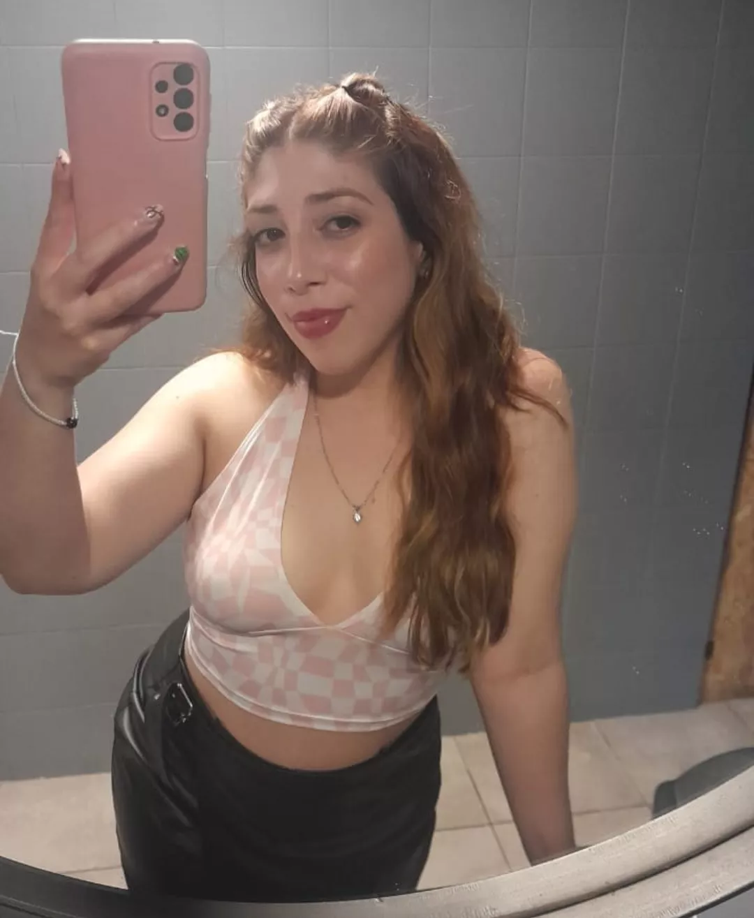 I love how this croptop looks on me 💕