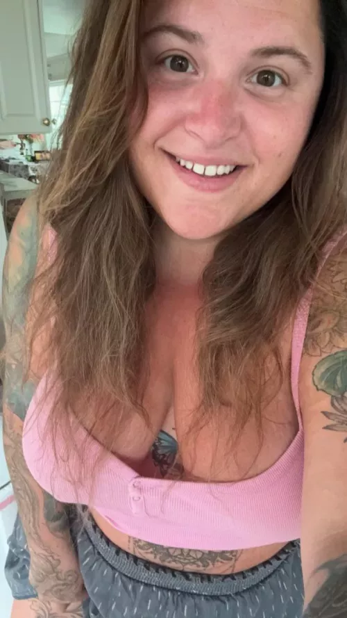 let these sexy tatted bbw curves seduce you !