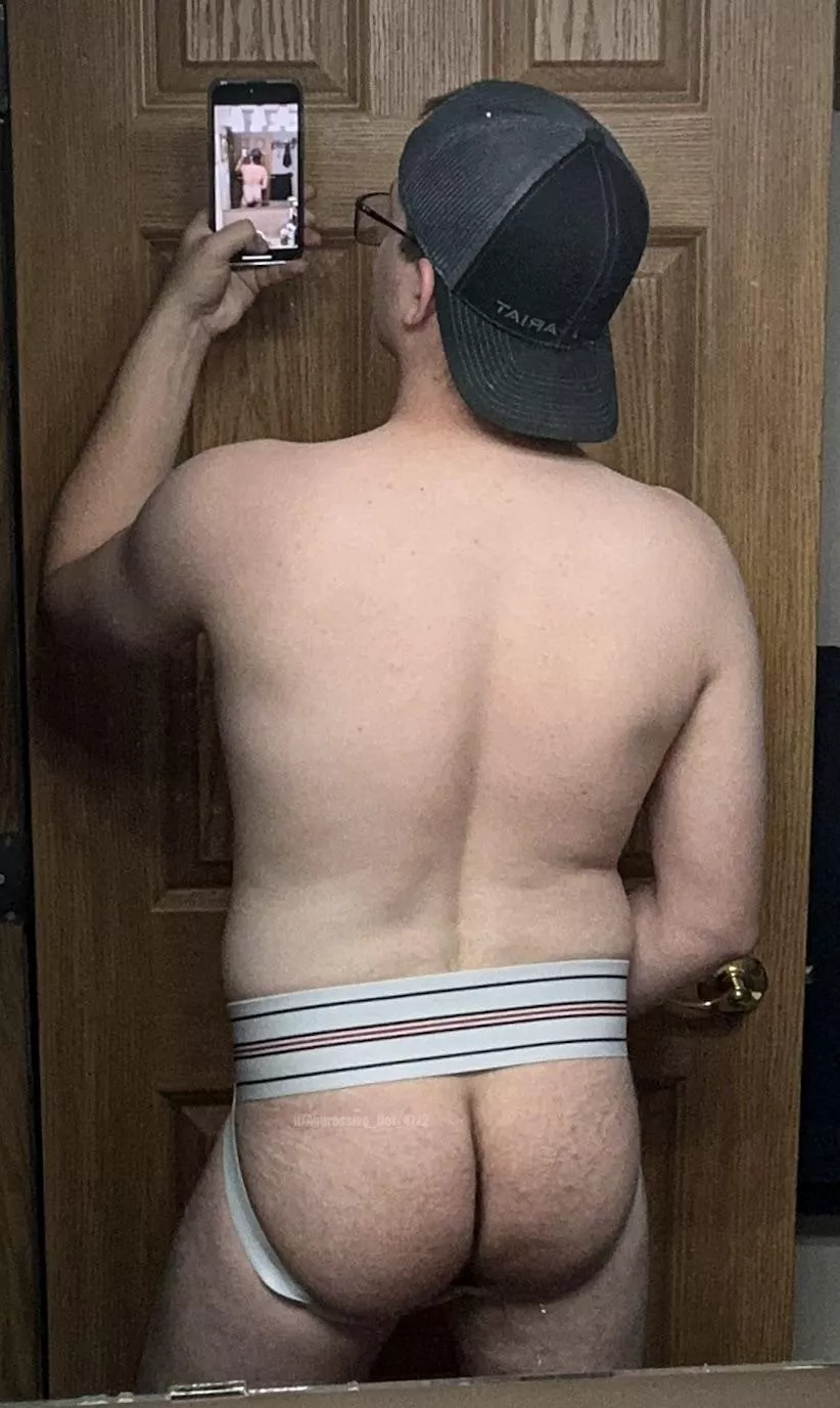 Lunch break booty pic🤭