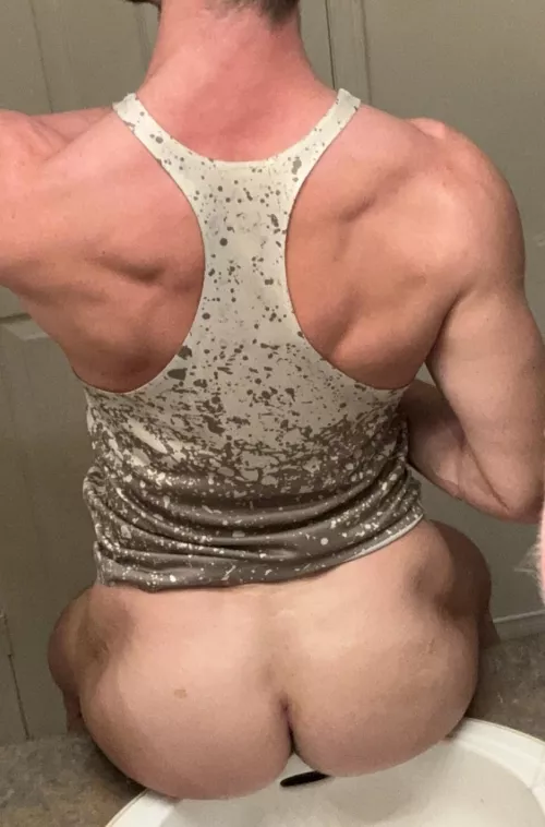 The butt always photobombs back day. 