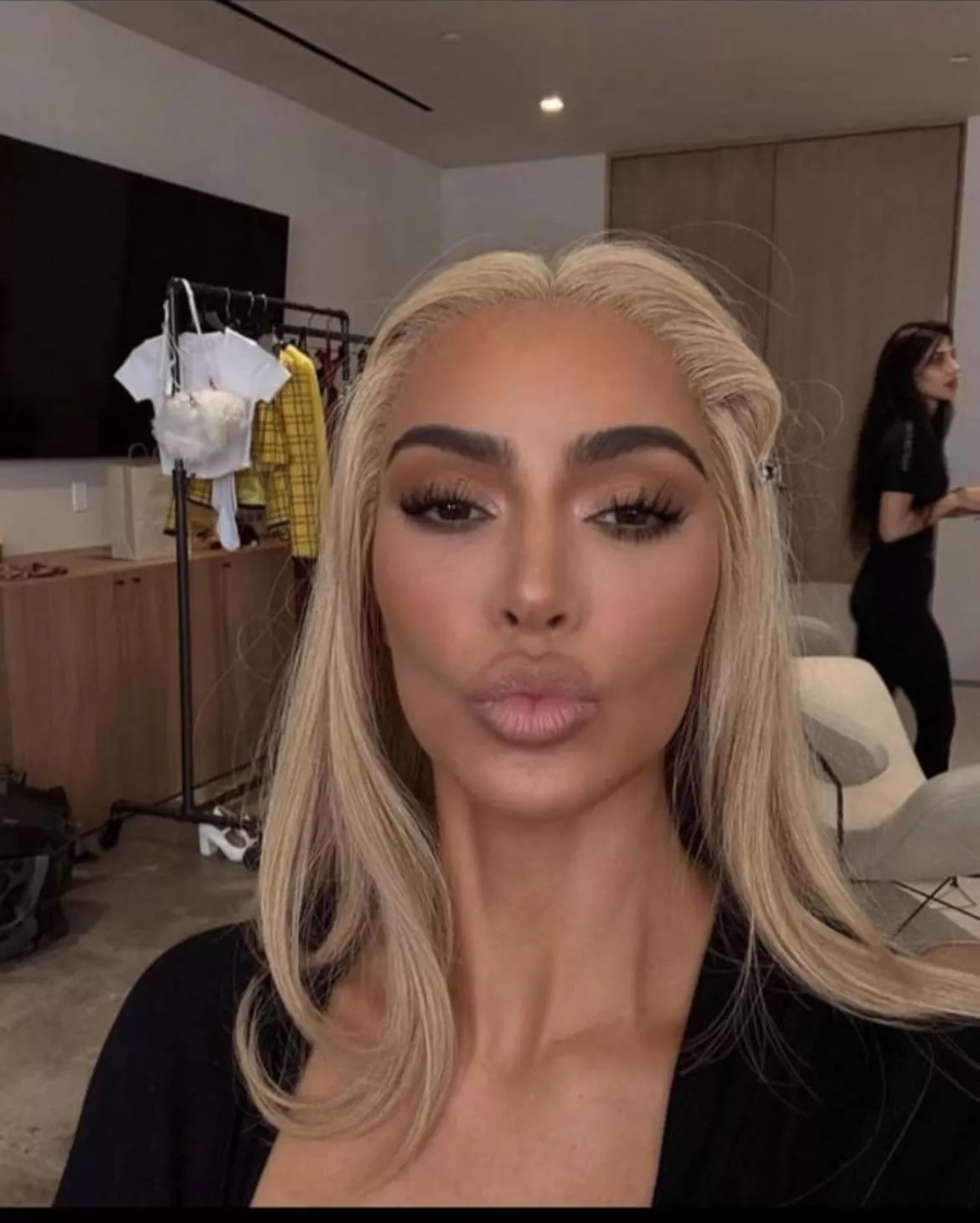 Deserves 24-7 blowjobs 