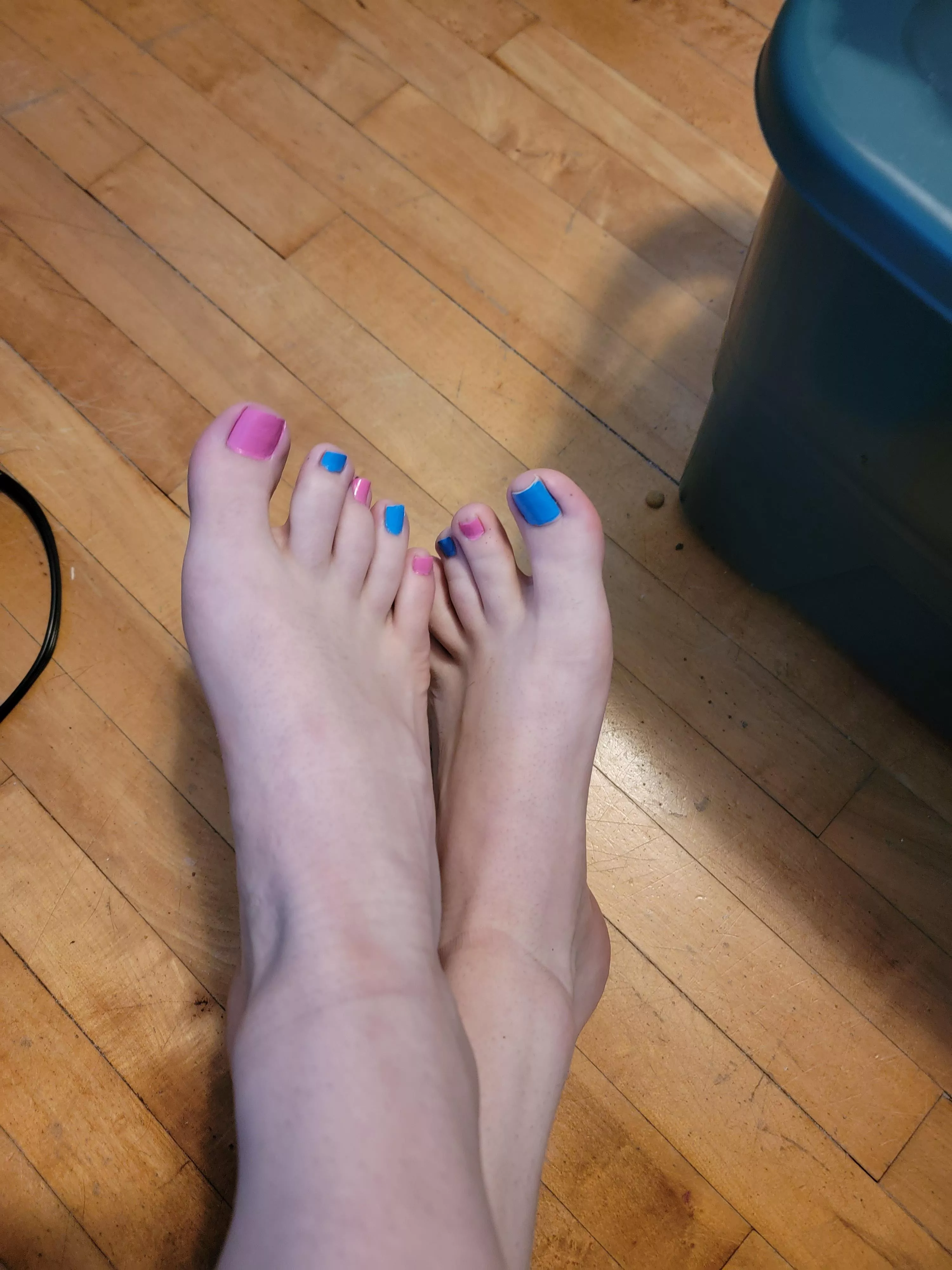 Finally got these toes out and free before making them even tastier 😘