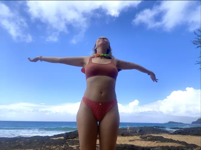 [F]orgot my bikini soo it's undies at the beach