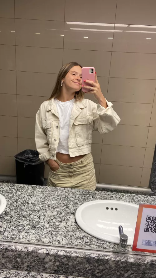 I love being looked at while I walk