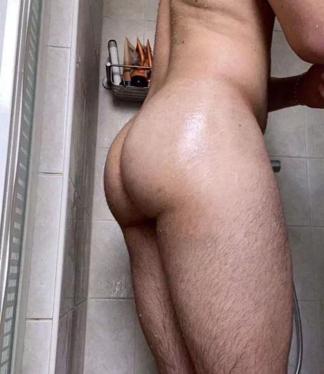 I want to per on myself for a hung n dominant daddy