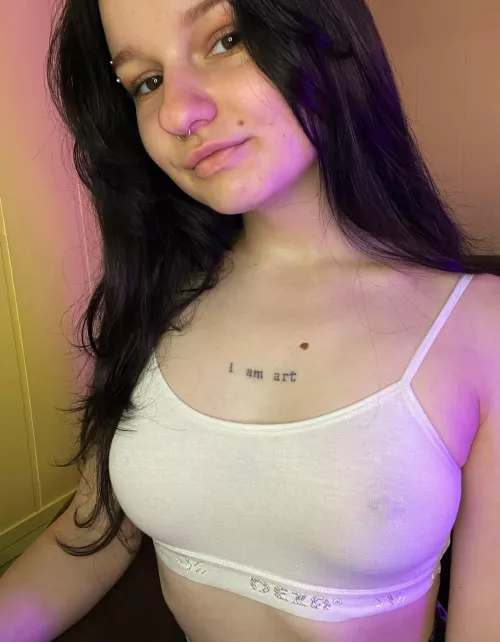 I'm your new clingy girlfriend, sending provocative selfies all day