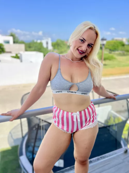 Is that a good outfit for grocery shopping?