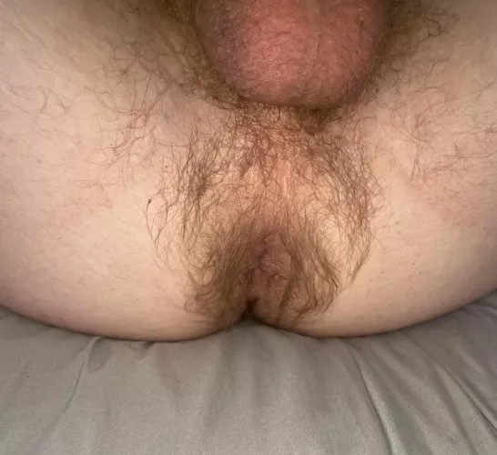 My tight hairy asshole!! What do you think it smells like 👃 👀