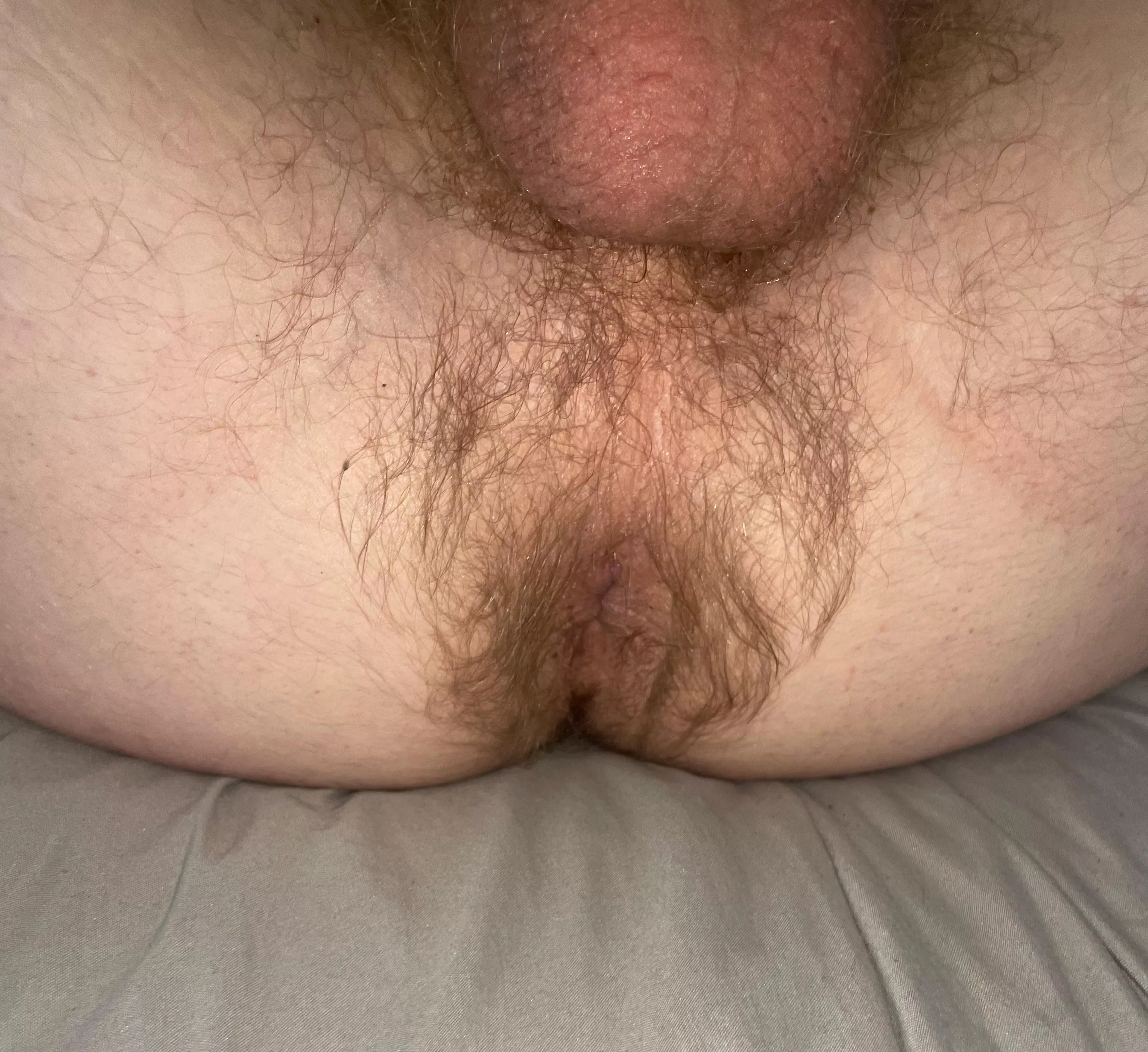 My tight hairy asshole!! What do you think it smells like 👃 👀