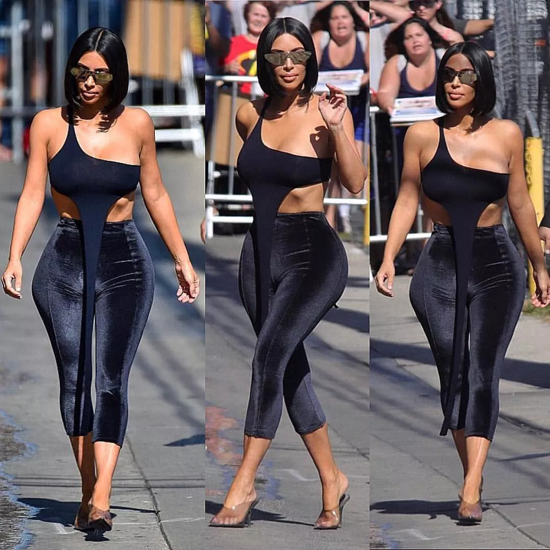 These 🔥🔥 curves are out of this world 🤤