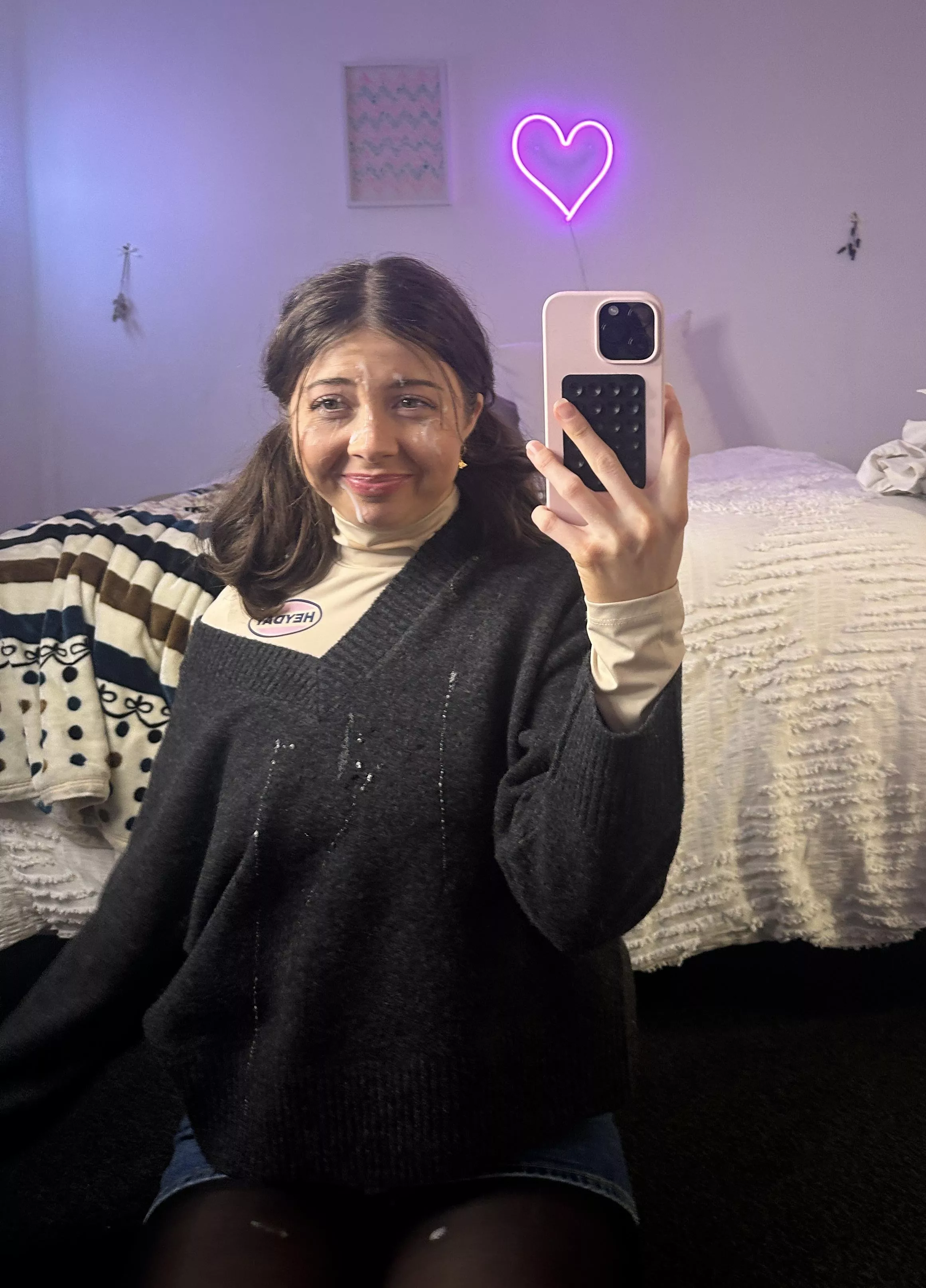 What do you call a girl that takes facials everyday 