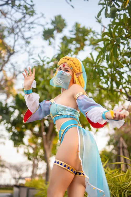 Zelda from The Legend of Zelda by Yuna Kairi 