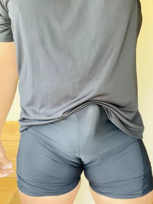 (30) These biking shorts are borderline too transparent 😳